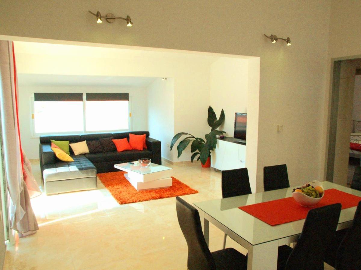 House Merlin Baska Voda Luaran gambar